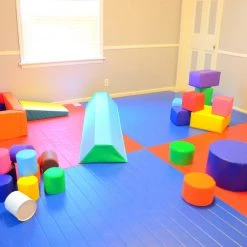 AK Athletic Equipment Roll-Up Playroom Flooring 5' X 5'